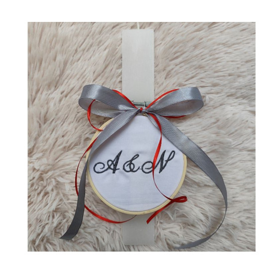 Πασχαλινή λαμπάδα με Κεντημένο Προσωποποιημένο τελάρο με όνομα